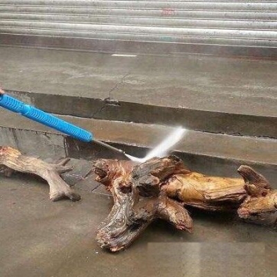 根雕清洗去树皮