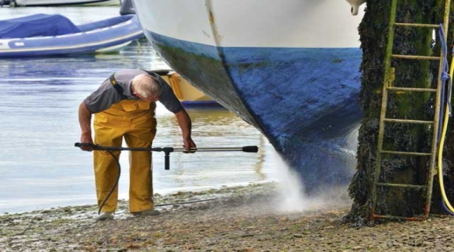 船体海生物清洗