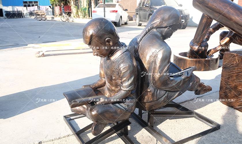 玻璃鋼景觀雕塑組成材料有哪些？